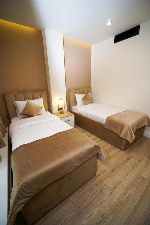 B&M Hotel Jerevan Buitenkant foto
