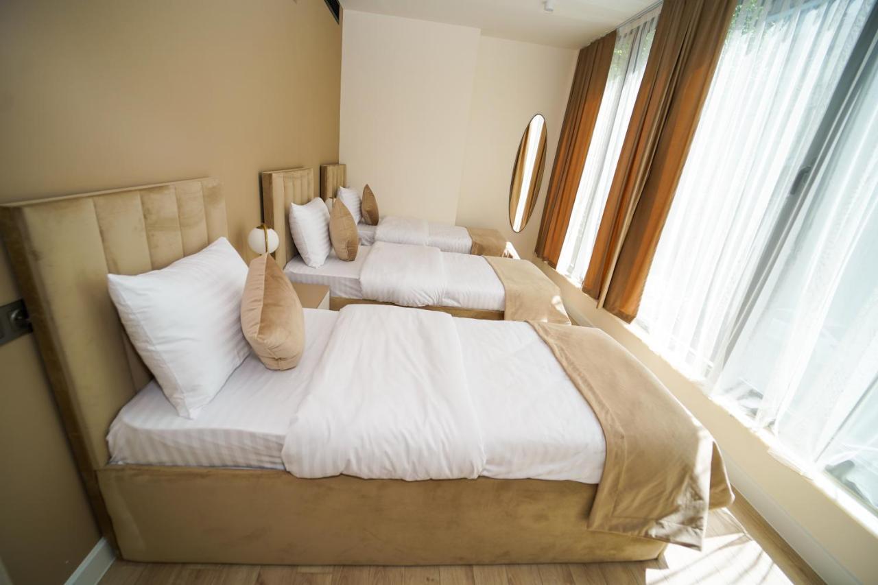 B&M Hotel Jerevan Buitenkant foto